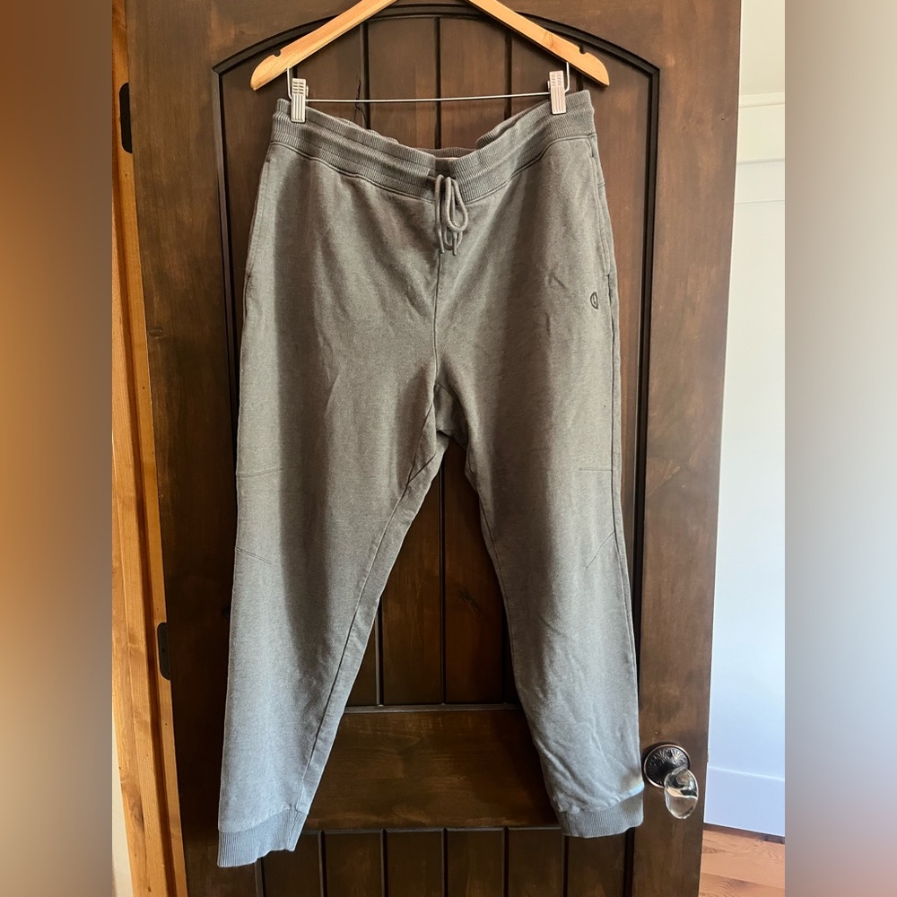 Men’s PAKA Grey Joggers Sweatpants Size L/XL
